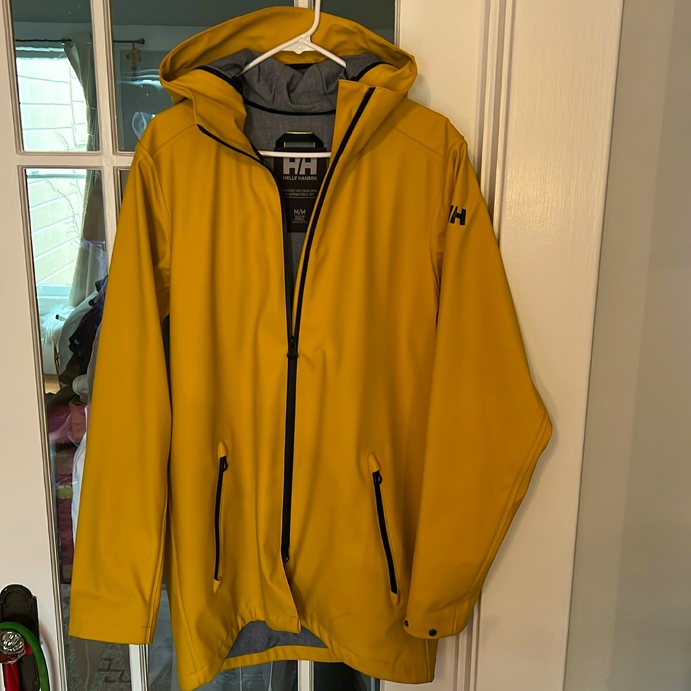 Helly Hansen yellow rain coat fully lined and like new.